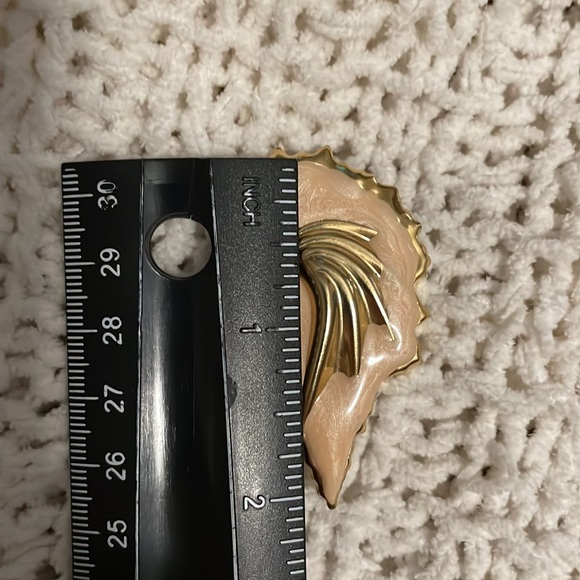 Vintage Leaf Earrings - Picture 6 of 8